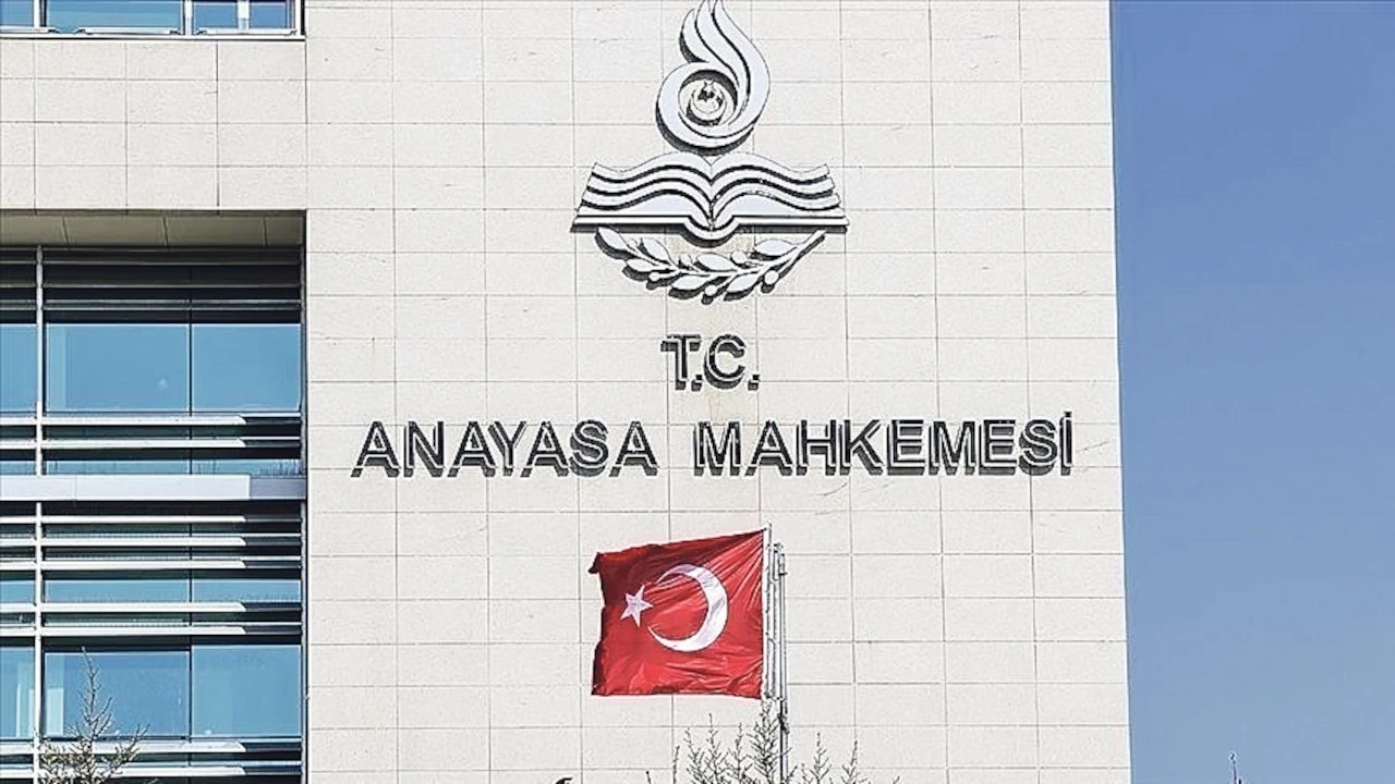 AYM, ticari reklamlar nedeniyle internet sitelerinin engellenebileceğine yönelik maddeyi iptal etti