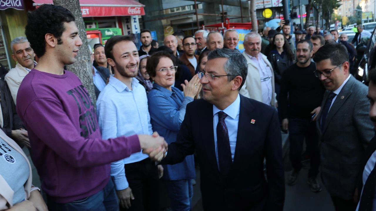 CHP'li Özel 'toptan' değişim istedi