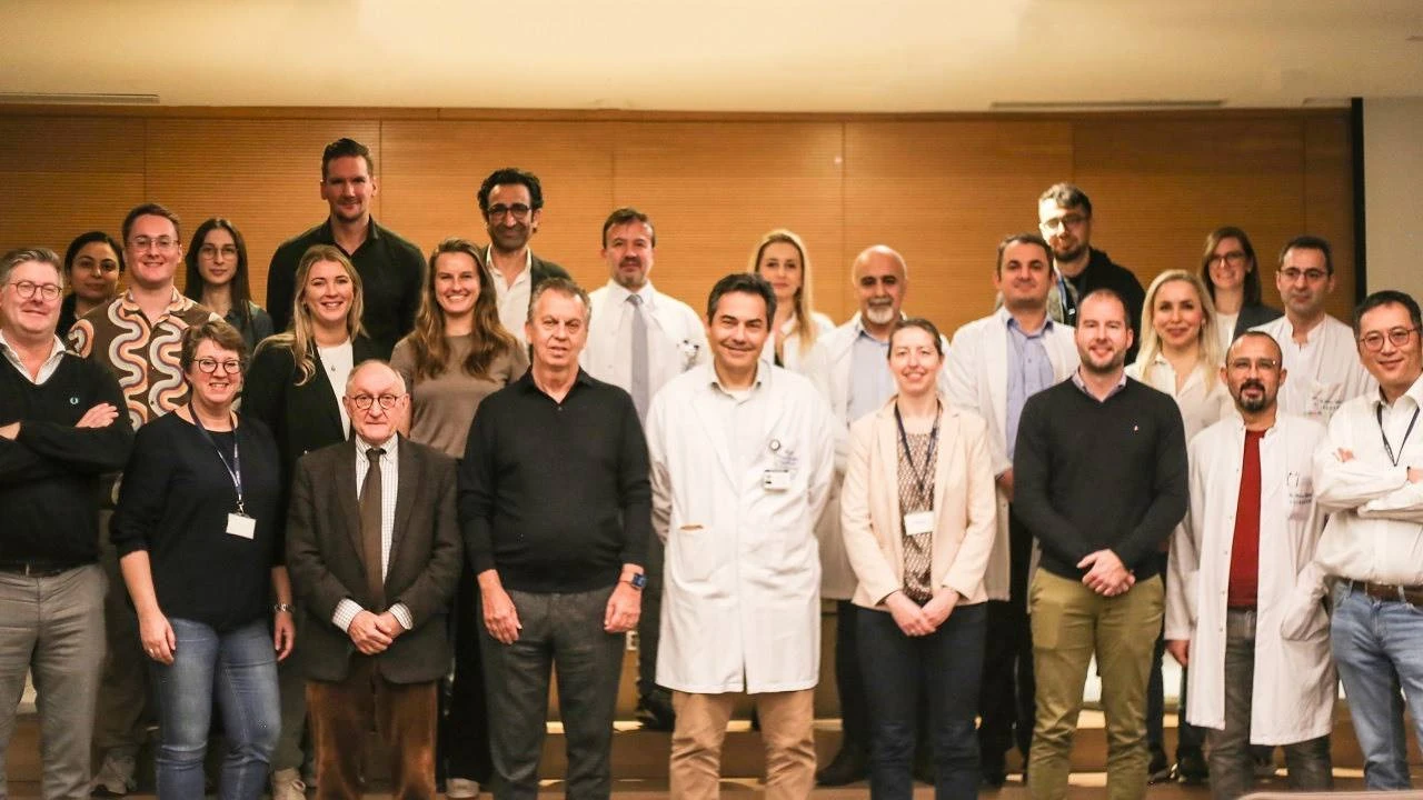 Türk doktorlardan yabancı meslektaşlarına canlı nakil eğitimi