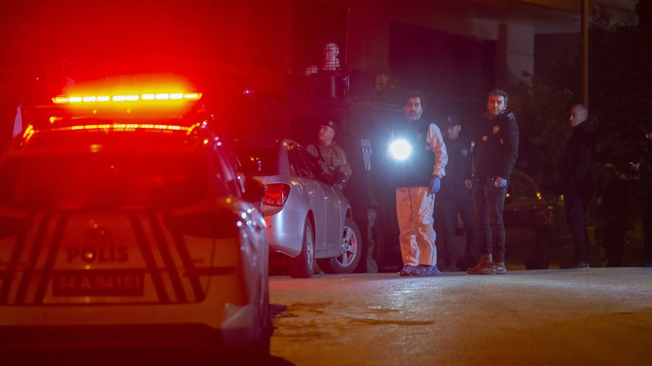 Pendik'te kimlik soran polislere ateş açıldı