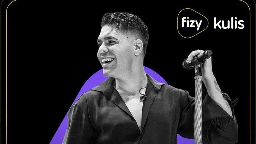 Turkcell fizy kulis, Emir Can İğrek hayranlarını sahneye yaklaştırıyor