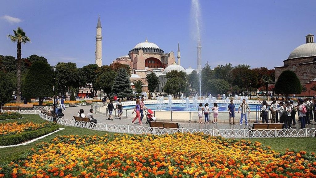 Ayasofya Camisi’ni ziyarete düzenleme