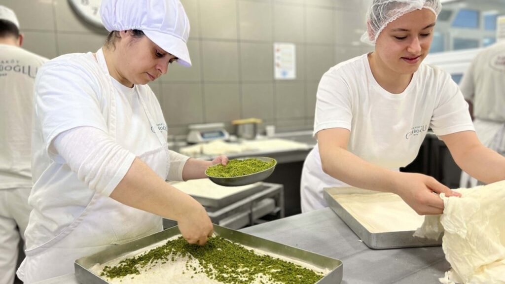 Baklavacılar enflasyonla mücadele için yüzde 10 indirim kampanyası başlattı