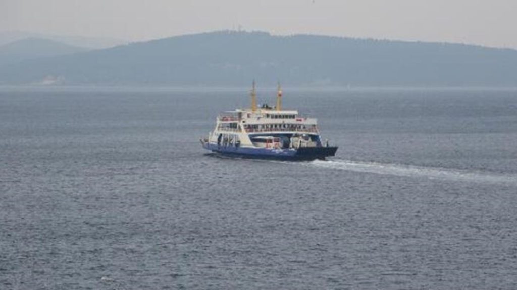 Bozcaada ve Gökçeada feribot seferlerine fırtına engeli