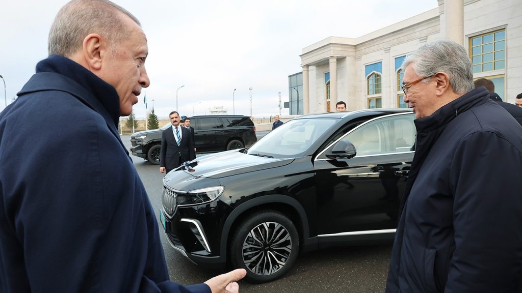 Cumhurbaşkanı Erdoğan, Kazakistan Cumhurbaşkanı Tokayev’e Togg hediye etti