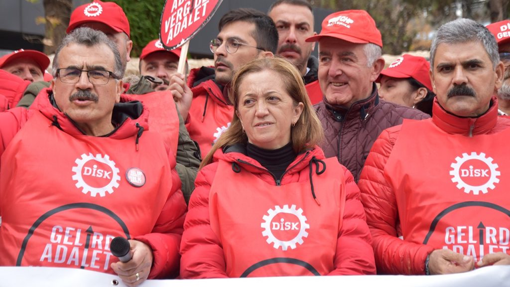 DİSK üyeleri “Gelirde adalet vergide adalet” yürüyüşü rotasında Bilecik’e ulaştı