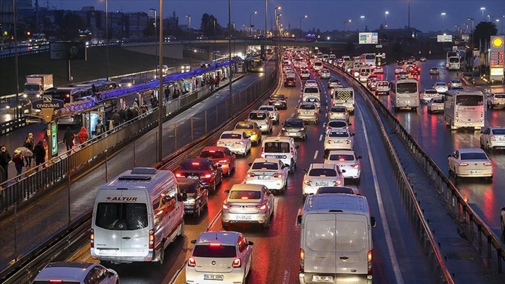 İstanbul’da trafik yoğunluğu yüzde 80’e yaklaştı