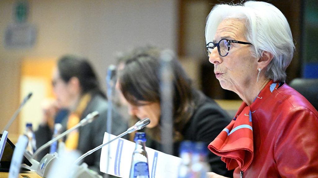 ECB Başkanı Lagarde: Faiz indirimleri için zamana değil verilere bağlıyız