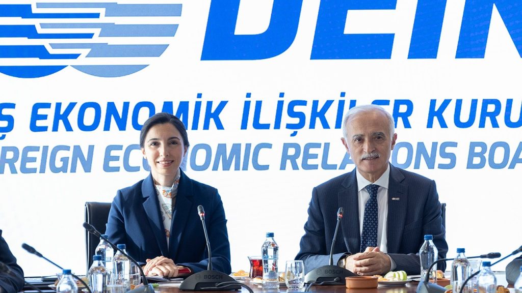 Erkan, DEİK Yönetim Kurulu Toplantısı’na katıldı Toplantıda fiyat istikrarı vurgusu