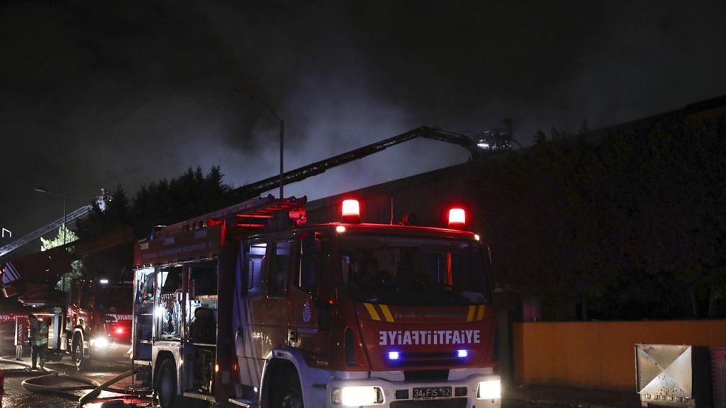Beylikdüzü’nde makine üretim tesisinde yangın