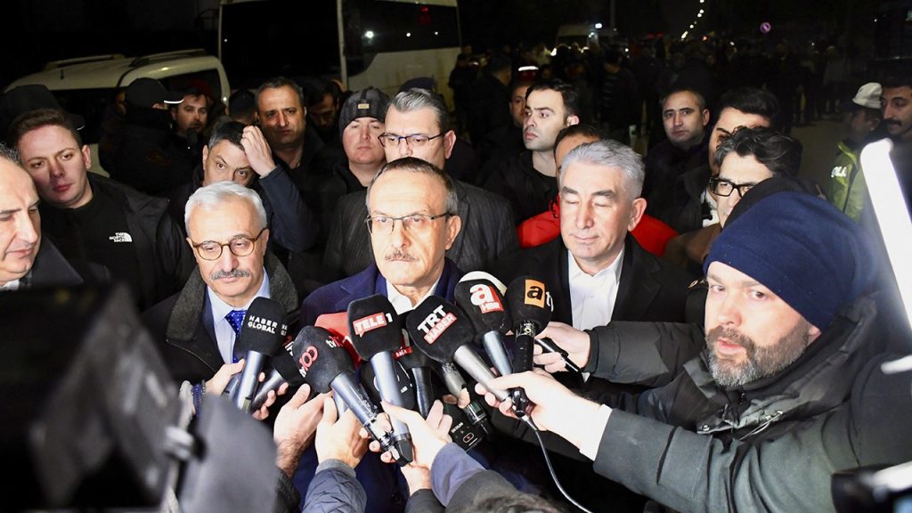 Fabrikada rehin alınan 7 işçi kurtarıldı