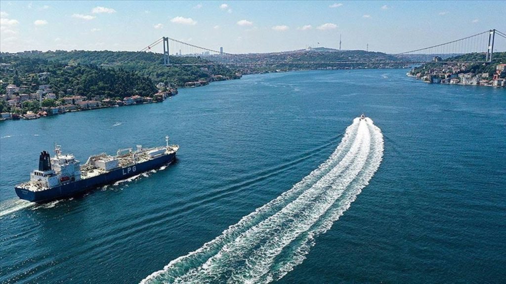 Harem’de denize düşen kılavuz kaptan hayatını kaybetti