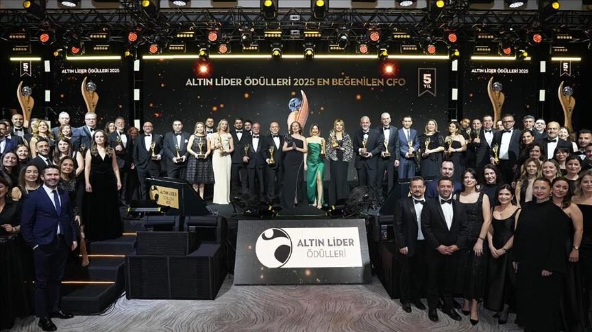 Piyasalarda Altın Rekora Yakın, Dolar ve Borsa Yön Arıyor Borsa İstanbul ekranında hisse ve endeks verilerinin yer aldığı piyasa görünümü