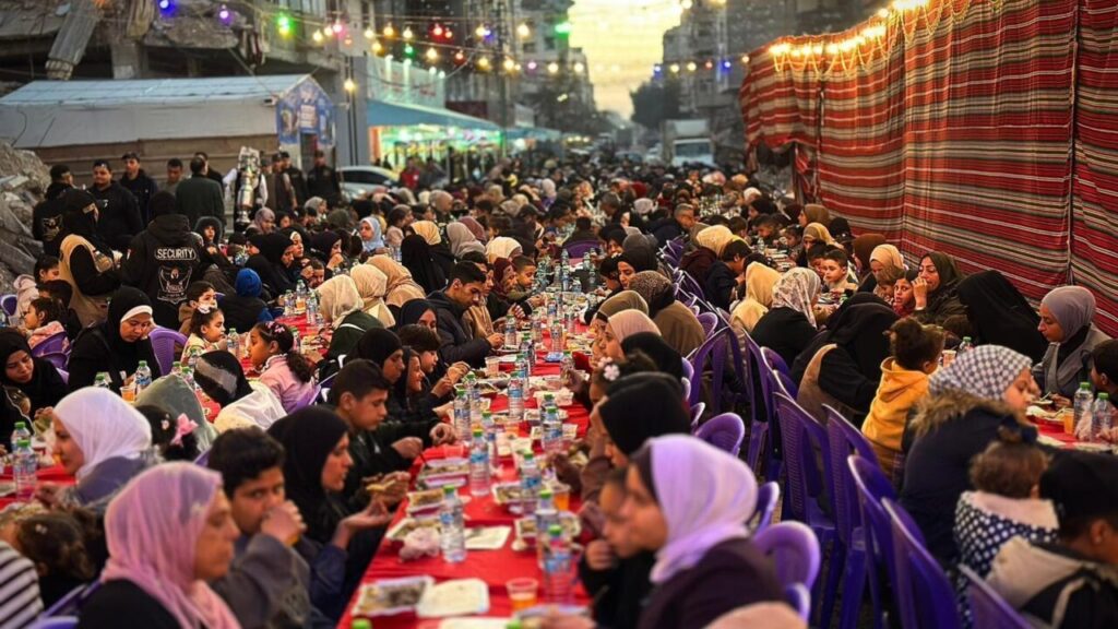 Türk Kızılay’ın ramazanın ilk gününde Gazze’ye gönderdiği insani yardım çalışmaları