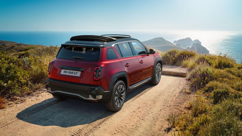 Renault 4 E-Tech Electric açık hava sürüşü