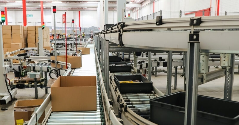 Lüks Moda Sektöründe Dev Yatırım: 9,5 Milyon Dolarlık Fon Lüks moda ve tekstil yatırım konsept görseli
