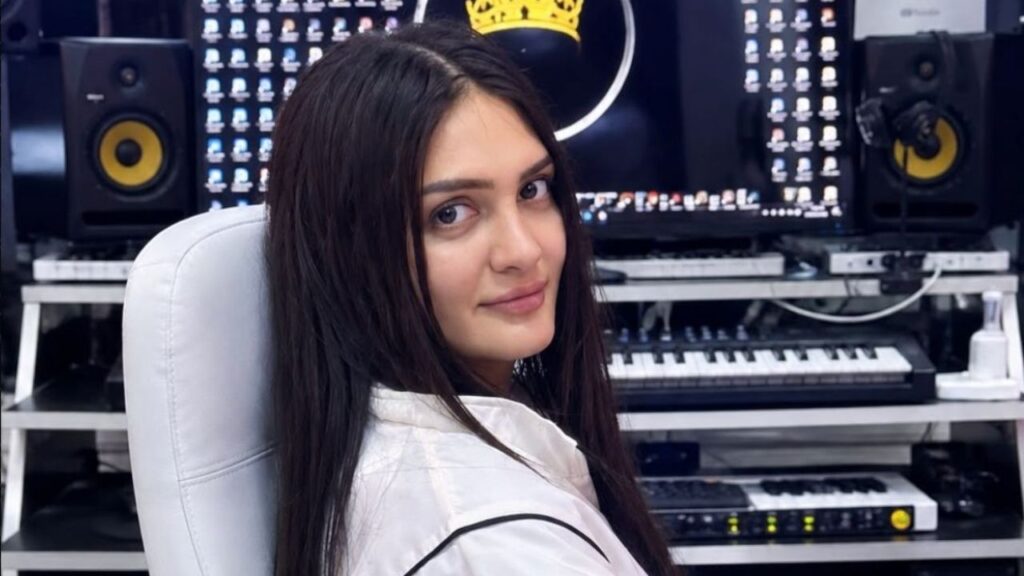 Naz.Alievaa Aynaz Əliyeva yeni MP3 müziğini yayınlamaya hazırlanıyor Naz.Alievaa Aynaz Əliyeva