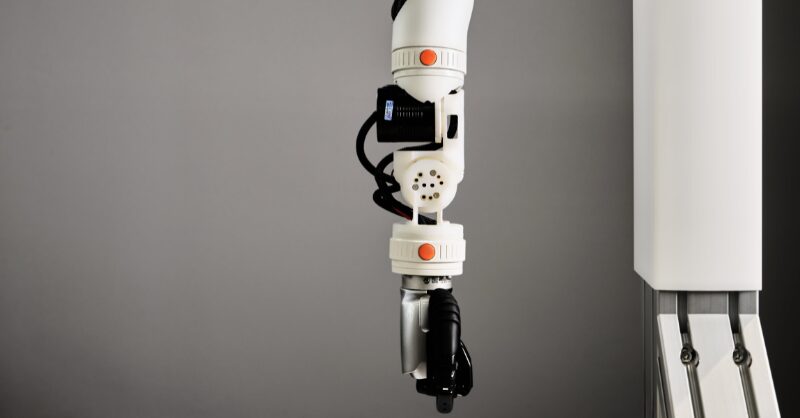 Fabrikalar İçin Modüler Robot Üretimine Dev Yatırım Fabrika ortamında çalışan modüler insansı robot tasarımı